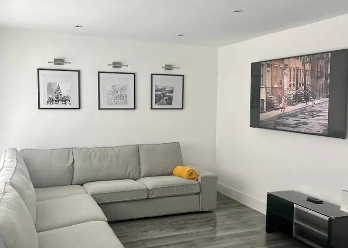 Modern 4 Bed - 10 Mins To Centre