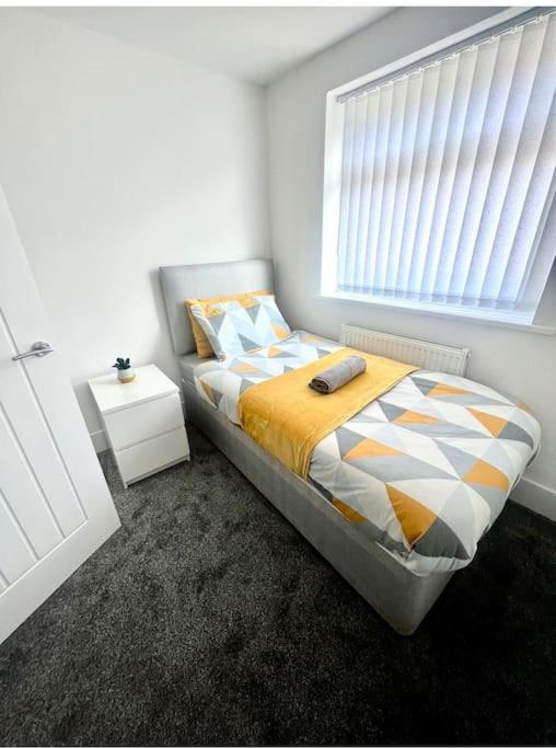 Holiday home Modern 4 Bed - 10 Mins To Centre
