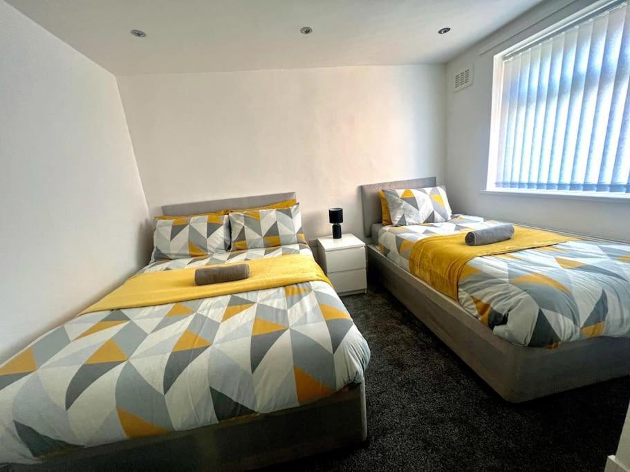 Modern 4 Bed - 10 Mins To Centre
