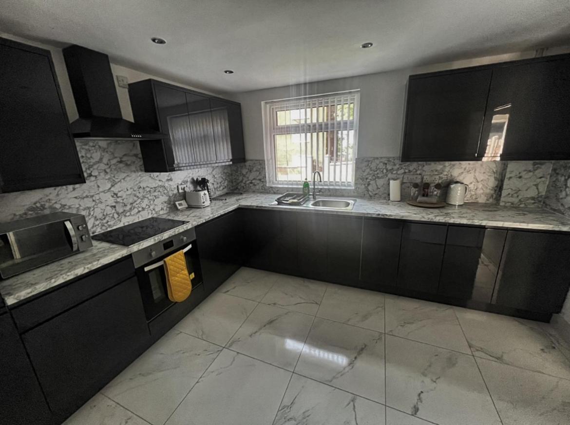 Modern 4 Bed - 10 Mins To Centre Liverpool
